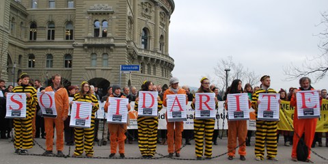 En 2018, 972 personnes ont été condamnées pour violation de l’article 116 de la Loi sur les étrangers et l’intégration (LEI).  © AICH
