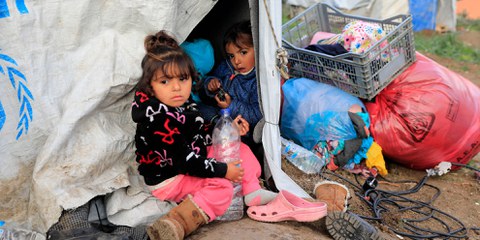 La majorité des personnes demandant l'asile sont des familles, dont de nombreux enfants et bébés. © Giorgos Moutafis/Amnesty International