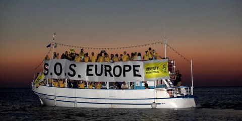 Des push-backs illégaux de migrant-e-s se produisent régulièrement aux frontières extérieures de l'Europe. Amnesty demande donc un renforcement du contrôle de l'agence européenne de surveillance des frontières Frontex. © Amnesty International / Giorgos Moutafis