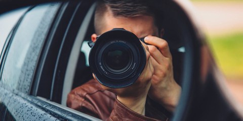 La loi permettrait par exemple de filmer ou de photographier quelqu'un sur son balcon, voire dans son appartement, dès lors que cette surveillance peut se faire depuis le territoire public, et ce sans que l’autorisation d’un juge ne soit nécessaire.
