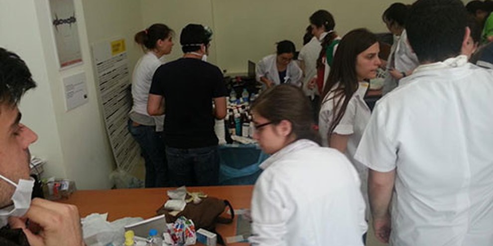 Les bureaux d'AI-Turquie transformés en dispensaire  © AI
