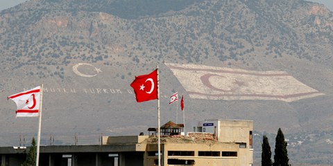 Un projet de loi déposé au parlement turc permettrait dans certains cas, d’annuler la condamnation d’une personne pour agression sexuelle sur mineur si l’agresseur épouse sa victime.© Press Association/AP/Petros Karadjias