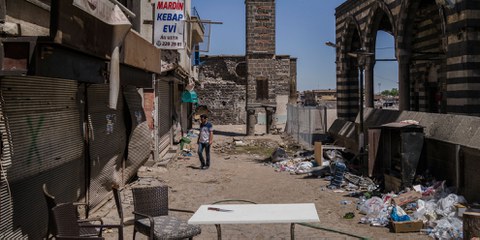 Bâtiments démolis par les affrontements entre le gouvernement turc et le parti des travailleurs du Kurdistan (PKK) à Sur, quartier central de Diyarbakir. © Guy Martin/Panos