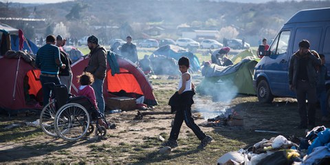 Dans des départements limitrophes de la Syrie, les autorités turques rassemblent et expulsent presque chaque jour depuis la mi-janvier une centaine d’enfants, de femmes et d’hommes syriens vers la Syrie. © Fotis Filippou