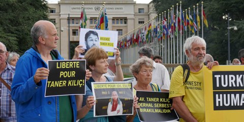 La société civile se mobilise également dans le monde entier. Des manifestations ont eu lieu dans de nombreux pays, ici à Genève le 10 juillet 2017. © Amnesty International