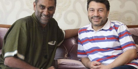 Kumi Naidoo, secrétaire général d'Amnesty International, aux côtés de Taner Kiliç, président honoraire d'Amnesty Turquie. © DR