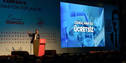 Candidat aux primaires du principal parti d'opposition, le maire d'Istanbul Ekrem İmamoğlu, ici lors de sa campagne en 2019, a été placé en garde à vue le 19 mars. © Mark Lowen / Wikimedia Commons
