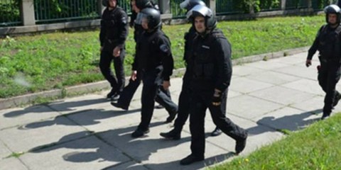 Au moins deux policiers auraient pris part au viol d'une jeune femme. © AI
