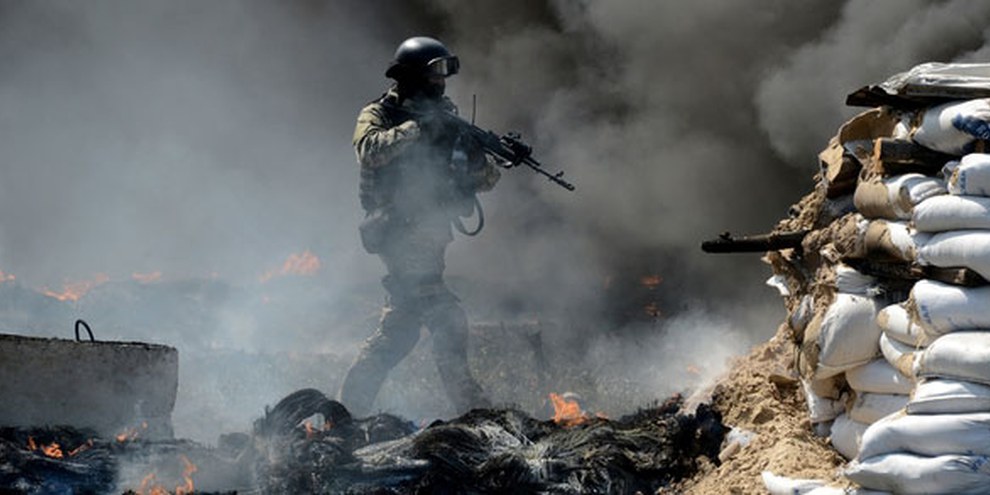 Les forces ukrainiennes ont lancé une offensive aux postes de contrôle de Slovyansk en avril 2014. KIRILL KUDRYAVTSEV/AFP/Getty Images 