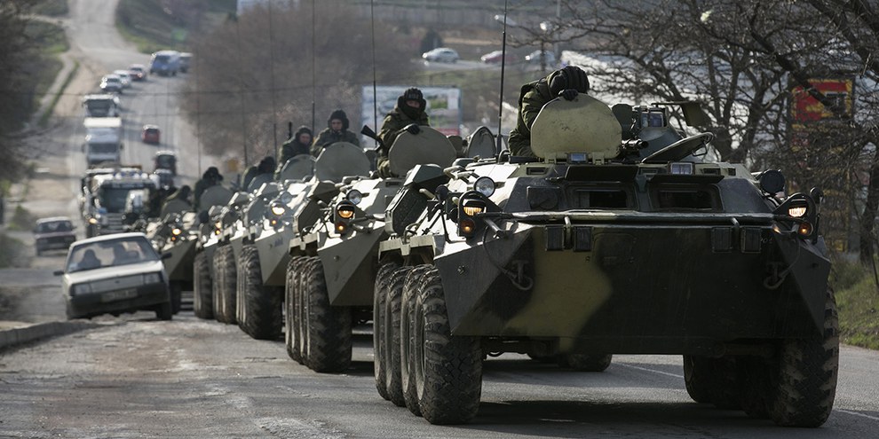 L'armée ukrainienne et les forces rebelles violent le droit international humanitaire en mettant des civils en danger. © REUTERS/Baz Ratner 
