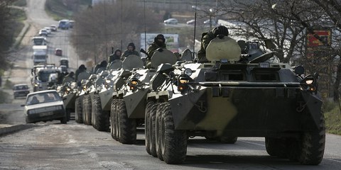L'armée ukrainienne et les forces rebelles violent le droit international humanitaire en mettant des civils en danger. © REUTERS/Baz Ratner 