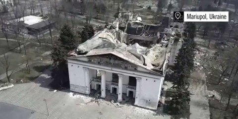 Le théâtre de Marioupol, bombardé le 16 mars 2022. © Amnesty International / vidéo snapshot