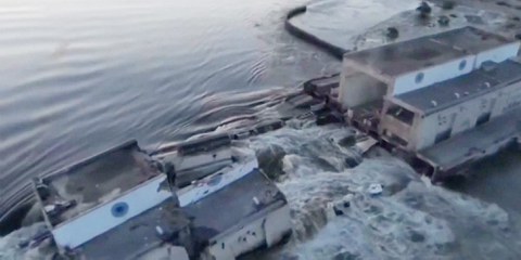 Le barrage de Kakhovka détruit. © via Reuters