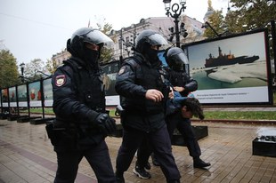 Des parodies de procès contre des prisonniers de guerre ukrainiens
