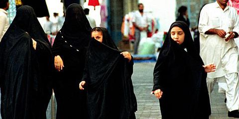 Femmes dans un marché à Dammam, en Arabie Saoudite. © APGraphicsBank