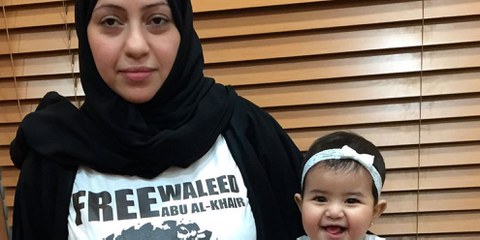 Samar Badawi, épouse du défenseur des droits humains et avocat Waleed Abu al-Khair, et leur fille Joud Waleed Abu al-Khair.