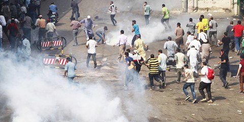Au Caire, la police a fait recours à du gaz lacrymogène et des balles en caoutchouc contre des manifestants pro-Morsi. © REUTERS/Amr Abdallah Dalsh 