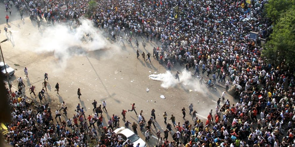 Caire: en octobre 2013, une manifestation pro-Morsi avait été dispersée au moyen de gaz lacrymogènes. © AHMED GAMEL/AFP/Getty Images 