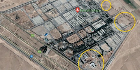 Les cercles jaunes indiquent l'emplacement de trois fosses communes en bordure du cimetière Behesht Reza à Mashhad, la deuxième plus grande ville d'Iran. © Map data: Google, DigitalGlobe, 2017