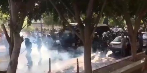 Les manifestations ont débuté le 15 novembre à la suite de l’annonce par le gouvernement d’une hausse des prix du carburant qui va nuire à la population, déjà durement touchée par la crise économique. ©Privé
