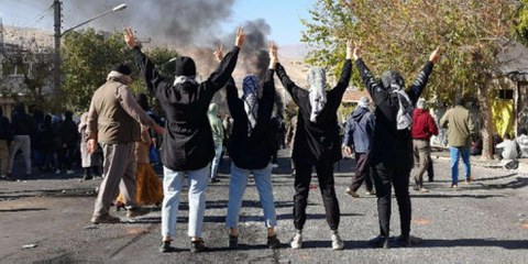 Manifestations à Mahabad, dans la province d'Azerbaïdjan occidental à majorité kurde, le 20 novembre 2022 © DR