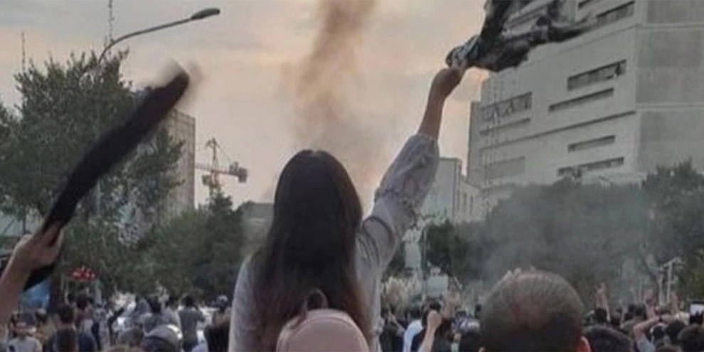 Les documents analysés par Amnesty International prouvent que les différentes branches de l'appareil d'État iranien n'ont fait que suivre les ordres en chargeant brutalement les manifestant·e·x·s. © DR