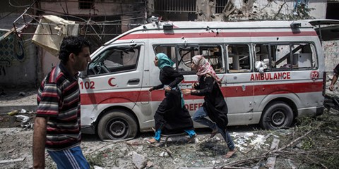 «Aucun véhicule n’est à l’abri d’une attaque. L’autre jour, une attaque de drone a détruit ce qui était clairement une ambulance.» © EPA/OLIVER WEIKEN 