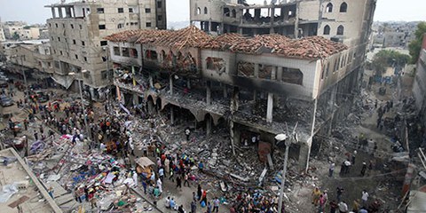 Un centre commercial en ruines, suite aux attaques israéliennes sur Rarfah au Sud de la bande de Gaza en août 2014. © REUTERS/Ibraheem Abu Mustafa 