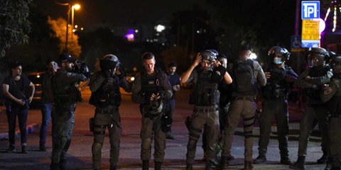 Les résidents palestiniens du quartier de Sheikh Jarrah, à Jérusalem-Est occupée, ont organisé des manifestations pacifiques contre l'expulsion forcée imminente de quatre familles palestiniennes. En face, la police israélienne s'est montrée brutale, faisant de nombreux blessés. © Amnesty International