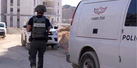 Les forces de sécurité israéliennes inspectent la ville de Sderot, au sud d'Israël, le 2 mai 2023. © IMAGO / UPI Photo