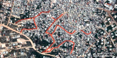 Image satellite de Jénine : les lignes et les points rouges montrent les infrastructures et les bâtiments détruits, notamment pour créer des voies plus larges pour l'armée israélienne. Copyright : © 2025 Planet Labs PBC