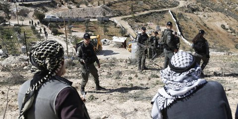 Les forces armées israéliennes sécurisent le site de la communauté Masafer Yatta où six maisons palestiniennes ont été démolies, 18 février 2025 © Anadolu via Getty Images