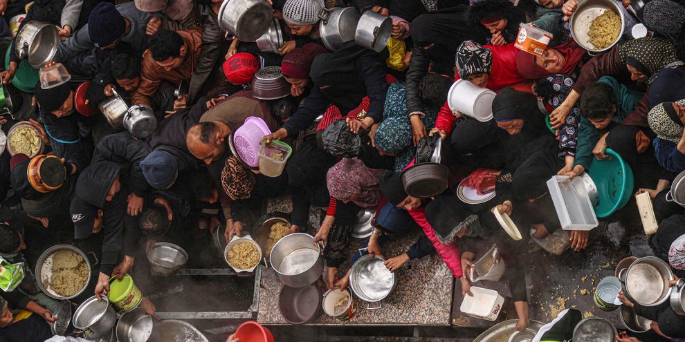 En février 2024, les distributions de rations de nourriture, sous l'égide de l'ONU, ne faisaient pas peser de risques sur les Palestinien·ne·s. © SAID KHATIB/AFP via Getty Images
