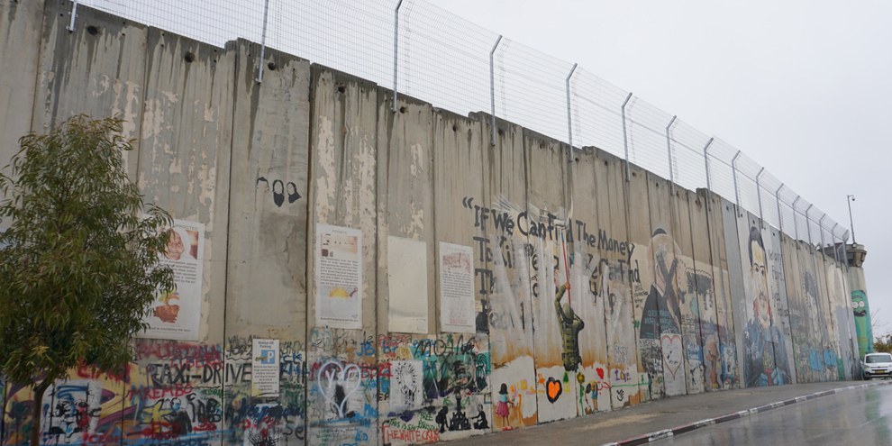 Le mur traverse la ville de Bethléem. © AI/mre