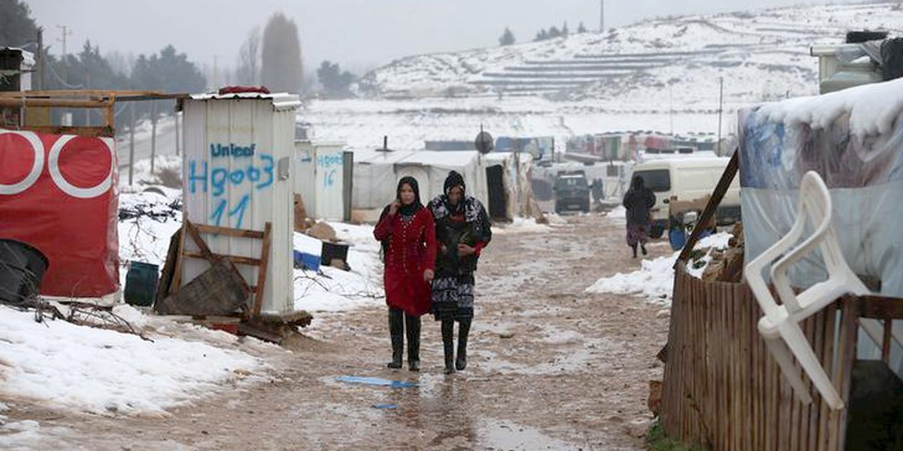 Deux femmes réfugiées syriennes dans un camp libanais dans la vallée de Bekaa. © REUTERS/Jamal Saidi Images