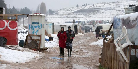 Deux femmes réfugiées syriennes dans un camp libanais dans la vallée de Bekaa. © REUTERS/Jamal Saidi Images
