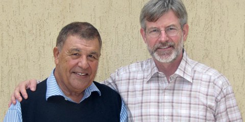 Rachid Hamdani et Max Göldi remerciant la population suisse de son soutien. Tripoli, le 9 décembre 2009. © DR