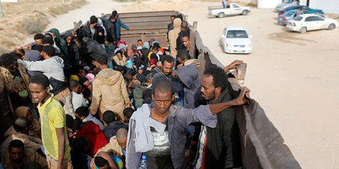 Les conditions déplorables dans les centres de détention pour migrants expliquent pourquoi ils sont si nombreux à tenter de partir. © REUTERS