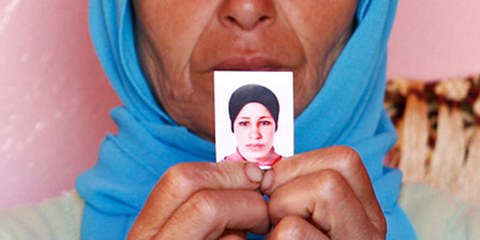 Amina Filali s’est suicidée après avoir été contrainte d’épouser l'homme qui l'aurait violée. © AP Photo/Abdeljalil Bounhar 