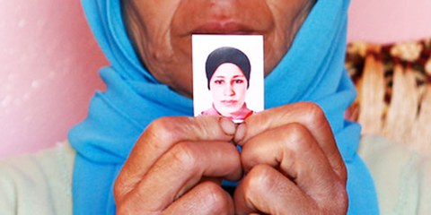 Amina Filali s'était suicidée après avoir été contrainte d'épouser l'homme qui l'aurait violée. © AP Photo/Abdeljalil Bounhar