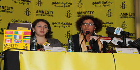 Amnesty International Algérie remet la pétition au Premier Ministre. Novembre 2014 © Amnesty International