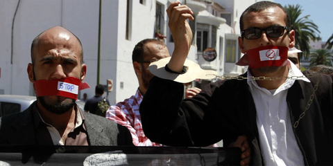 Cinq militants marocains encourent des sanctions pouvant aller jusqu’à cinq ans de prison, pour avoir formé des personnes à l’utilisation de «StoryMaker», une application de journalisme citoyen. © AP/Press Association Images