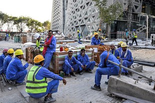 L’inaction du Qatar et de la FIFA un an après la Coupe du monde met en péril les avancées pour les travailleurs migrants