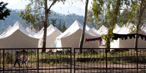Le camp de Yayladağı dans la province de Hatay en Turquie, qui accueille les réfugié·e·s syrien·ne·s. | © Jonathan Lewis 