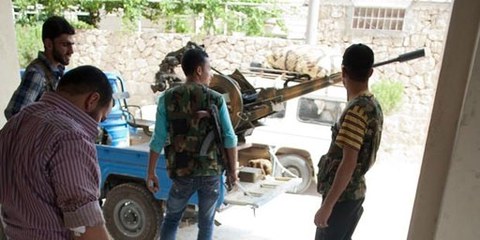 Les conflits s'intensifient dans des régions habitées, les membres de l'opposition s'arment et la population civile est en danger. © Vedat Xhymshiti/Demotix 