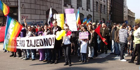 La marche des fiertés 2010 à Belgrade était une première après 10 ans de discrimination. © AI