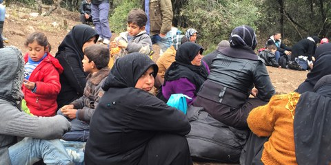 L’afflux le plus récent de réfugiés syriens à la frontière turque montre encore que l’Union européenne (UE) et d’autres pays doivent établir un programme de réinstallation depuis la Turquie, qui accueille déjà plus de 2,6 millions de réfugiés syriens, plus qu’aucun autre pays. © Amnesty International/Lindsey Snell