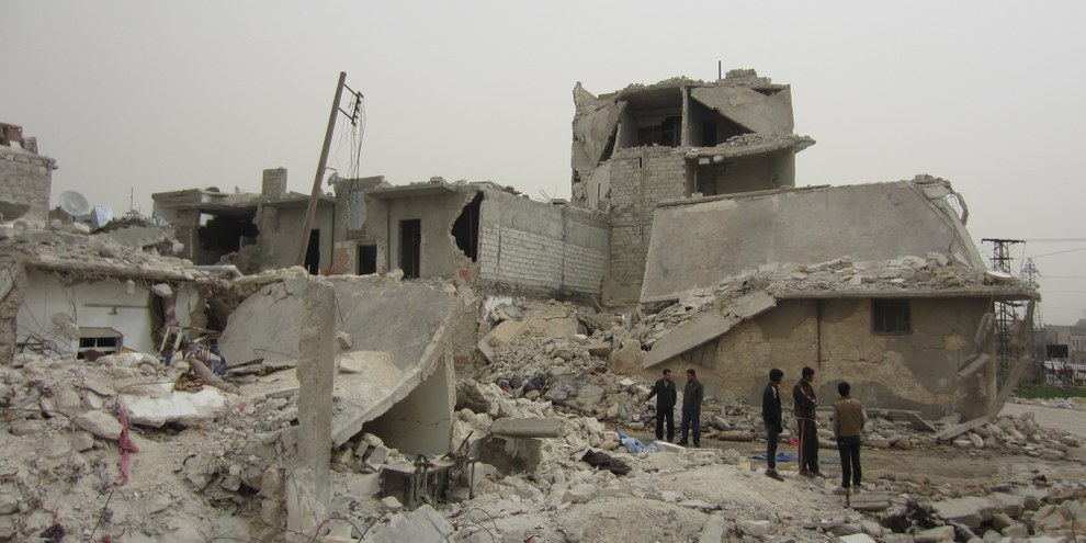 Les ruines après les tirs de missiles balistiques par le gouvernement syrien dans la province d'Alep. © Amnesty International
