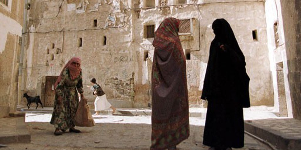 Des femmes voilées dans la capitale du Yémen, Sana'a © AP / PA Photo / Kamran Jebreili