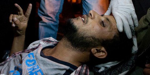 Manifestant blessé à Sanaa, le 22 février 2011. © Giulio Petrocco/Demotix 